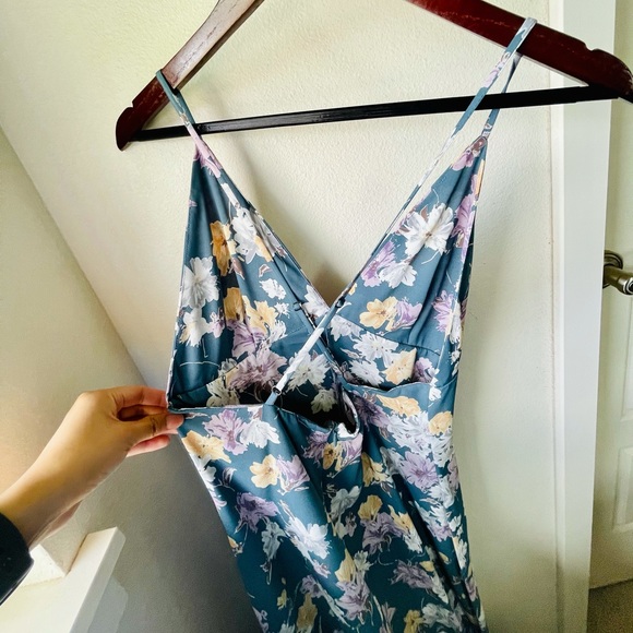 Floral dress/romper. - Picture 4 of 6